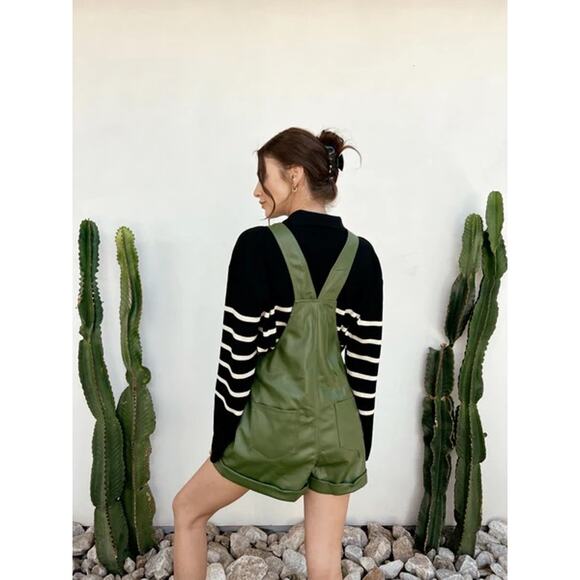 NEW WeWoreWhat Green Basic Faux Vegan Leather Short Overall Romper Jumpsuit M - Picture 9 of 11
